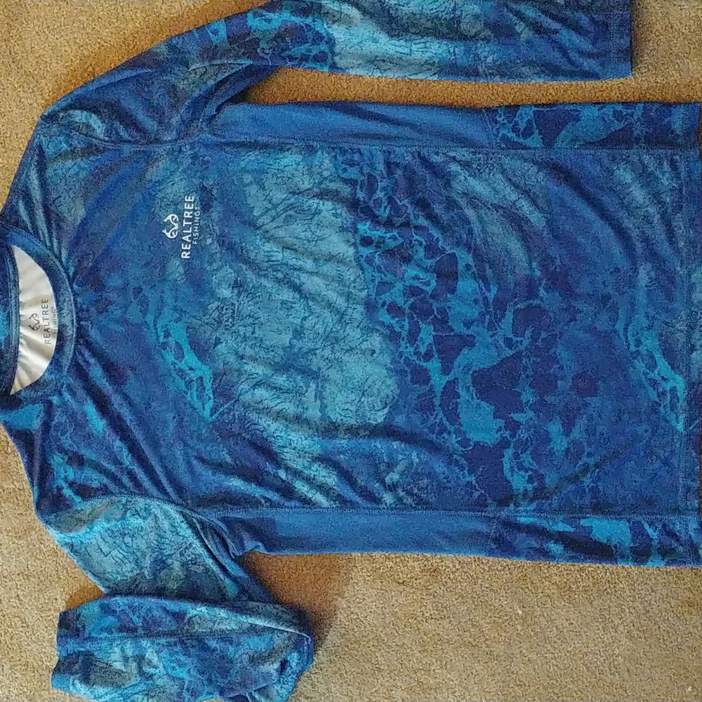 Realtree fishing shirt size small man or woman